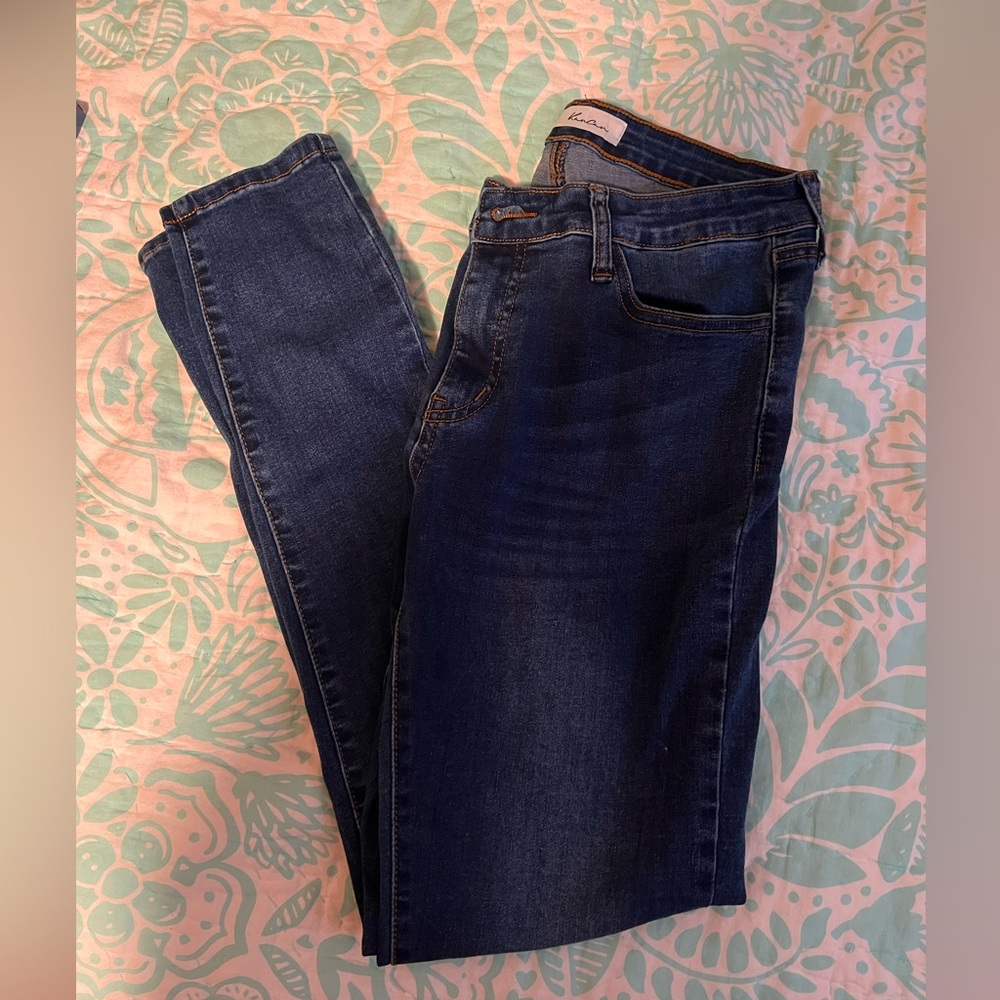 Kancan Jeans size 9/28. Worn once. Mid rise dark wash